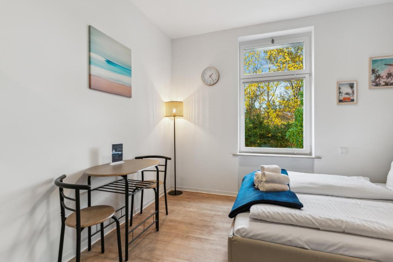 Vorstadtoase - 2 Personen - Eichwalde, Naehe Ber - Queensize-Bett, Netflix, Parken Bagian luar foto
